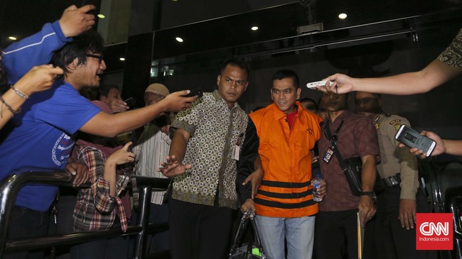 "Kalian kira Sanusi bukan orang hebat? Sanusi itu kerja sama kongsi dengan APL itu sudah lama," kata Ahok.