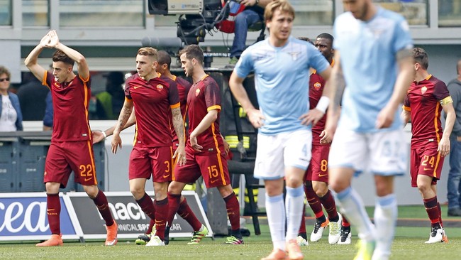 AS Roma menjaga peluang mendapat satu tiket ke Liga Champions musim depan setelah mengalahkan Lazio 4-1 pada laga Derby della Capitale.