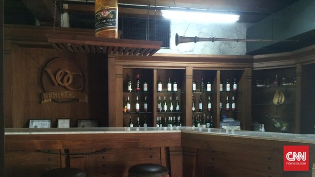 Bermodalkan kekuatan sejarah nyaris 400 tahun, VOC Galangan terus berjuang bertahan di tengah gempuran kafe dan restoran bergaya hipster.