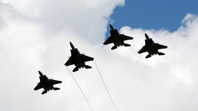 Amerika Serikat mengirim armada jet tempur F-15C Eagles ke Islandia dan Belanda untuk menunjukkan komitmen terhadap Eropa yang "bebas" dan "aman".