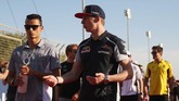 Ketika Rio Haryanto Melewati Garis Finis Setelah menjadi pebalap Formula 1 pertama dari Indonesia, Rio Haryanto menjadi pebalap pertama yang melewati garis finis di ajang balap jet darat.