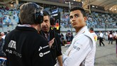 Ketika Rio Haryanto Melewati Garis Finis Setelah menjadi pebalap Formula 1 pertama dari Indonesia, Rio Haryanto menjadi pebalap pertama yang melewati garis finis di ajang balap jet darat.