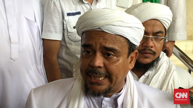 Pemimipin FPI Rizieq Shihab menyerukan penegakan Islam di Indonesia saat bertemu eks jubir HTI dan ketua Presidium Alumni 212 di Mekkah.