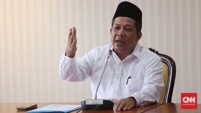 Wakil Ketua DPR dari PKS Fahri Hamzah juga tidak menandatangani daftar hadir pada rapat paripurna DPR hari ini.
