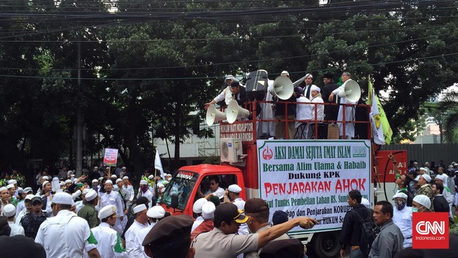 Wakil Ketua DPRD M. Taufik mengatakan Pansus meminta rapat paripurna Hak Menyatakan Pendapat terhadap Ahok ditunda karena anggota tidak kuorum.