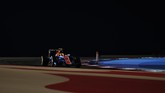 Ketika Rio Haryanto Melewati Garis Finis Setelah menjadi pebalap Formula 1 pertama dari Indonesia, Rio Haryanto menjadi pebalap pertama yang melewati garis finis di ajang balap jet darat.