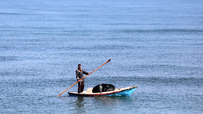 Israel memperluas wilayah memancing di laut Gaza menjadi 16 km dari yang sebelumnya hanya 11 km, namun ini dirasa tidak cukup.
