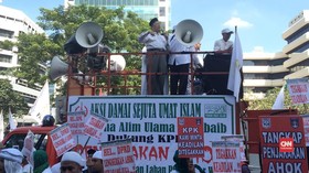 Kala Ratusan Orang Tuntut KPK Jerat Ahok