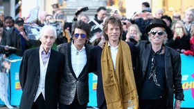 Kado Anak Kembar untuk Ronnie Wood 'Rolling Stones'
