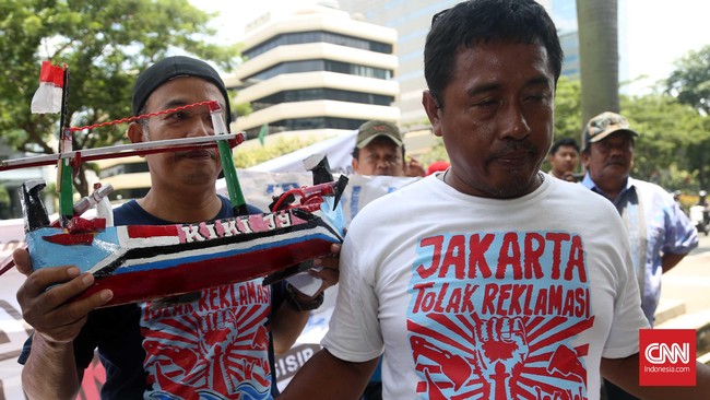 Kepala Bapeda DKI Jakarta Tuty Kusumawati enggan berkomentar soal pemeriksaannya sebagai saksi perkara suap pembahasan Raperda reklamasi teluk Jakarta.