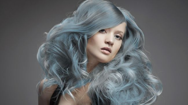Memasuki musim dingin, kini warna rambut di musim dingin ini didominasi dengan warna-warna dingin seperti putih marshmallow.
