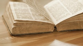 Mengapa Aroma Buku Tua Begitu Menyenangkan?