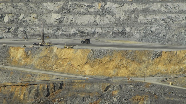 Padahal, pencanangan lokasi (groundbreaking) smelter sudah dilakukan Amman Mineral Nusa Tenggara pada akhir April lalu.
