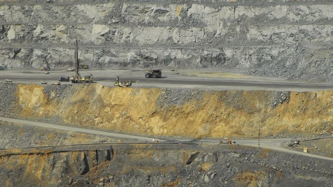 Smelter Amman Mineral Beroperasi Paling Telat 2022 Wamen ESDM Arcandra Tahar menyatakan operasional smelter PT Amman Mineral Nusa Tenggara (AMNT) di Sumbawa, Nusa Tenggara Barat, paling lambat pada 2022.