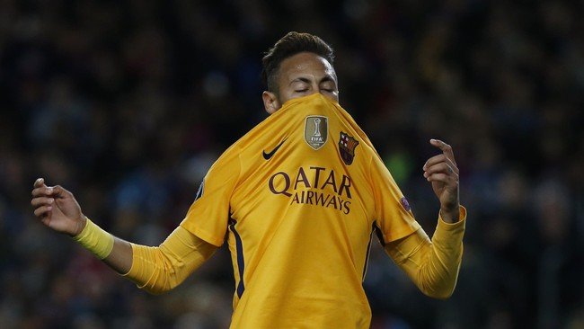 Menurut kiper Valencia, Diego Alves, pemain hebat seperti Lionel Messi dan Neymar selalu menciptakan kontroversi dan itu normal bagi mereka.
