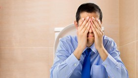 Satu dari Empat Karyawan Jepang Diam-diam Menangis di Toilet