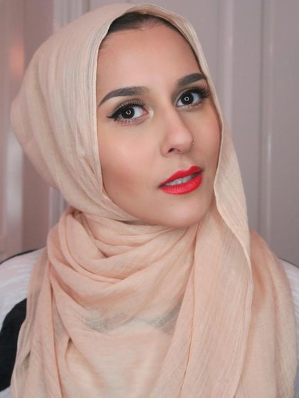 Video Dina Tokio Viral alasannya ialah Reaksi Lucunya Saat Baca Komentar Islamophobia Video Dina Tokio Viral alasannya ialah Reaksi Lucunya Saat Baca Komentar Islamophobia