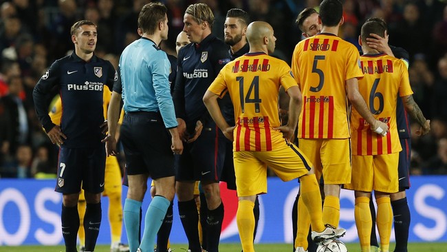 Fernando Torres menjadi pemain keempat yang mencetak gol sekaligus mendapat kartu merah dalam satu pertandingan fase knock-out Liga Champions.
