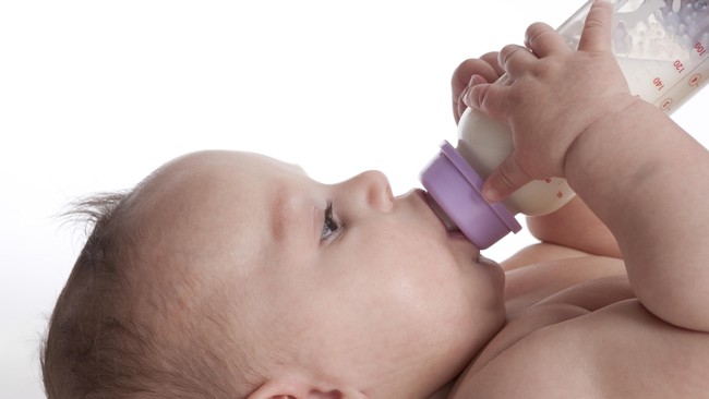 Saat baru lahir, bayi membawa sedikit rambut di kepalanya. Namun tidak sedikit pula bayi yang terlahir dengan rambut tebal. Mengapa begitu?