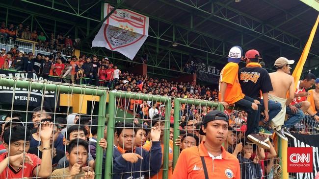 Ketua The Jakmania, Richard Achmad, menolak jika imbauan itu disebabkan oleh kekhawatiran para pendukung Persija berbuat onar ketika Trofeo berlangsung.