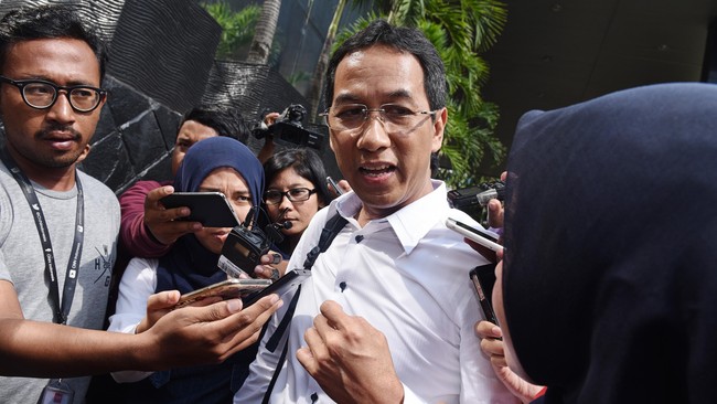 Kepala BPKAD Heru berkata, datang ke KPK untuk menyerahkan data. Namun informasi menyebut dia diperiksa sebagai saksi bagi tersangka Sanusi dan Ariesman.