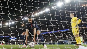 Foto Duel Sengit PSG vs Man City di Parc des Princes