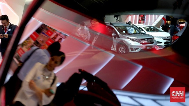 Ajang pameran otomotif IIMS 2017 resmi dibuka Jusuf Kalla, dengan target transaksi hingga Rp3,1 triliun, JK berharap IIMS mampu mendongkrak perekonomian.