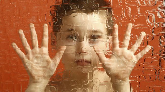 Anak autis tak memiliki perbedaan dengan anak lainnya. Mereka punya potensi bakat yang luar biasa dan mesti digali lewat cara yang tepat dan benar.
