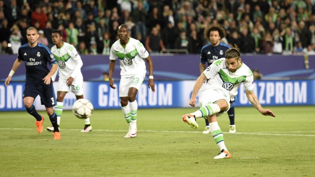 Lini pertahanan Real Madrid terlihat rapuh di babak pertama, terutama menghadapi serangan balik yang dibangun Wolfsburg.