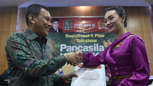 Sekretaris Jenderal PKB Abdul Karding yakin penyanyi dangdut tersebut akan bisa menjadi contoh yang baik dalam mengkampanyekan Pancasila.