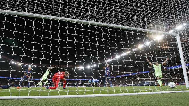 Fernandinho berharap Manchester City bisa memaksimalkan kesempatan emas untuk mencetak sejarah besar bagi klub mereka di musim ini.
