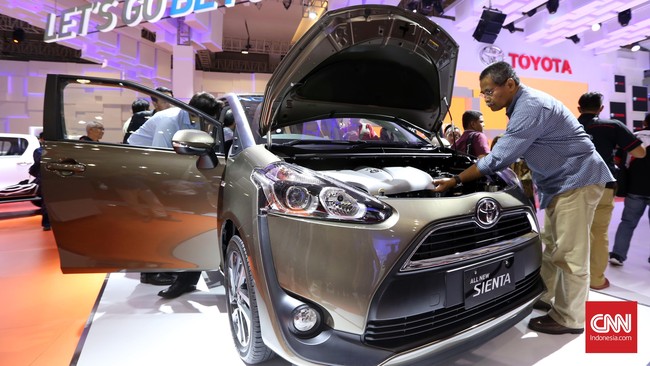 PT Astra Internasional Tbk mencatat penjualan mobil pada tujuh bulan pertama tahun ini 323.350 unit, turun 6,7 persen dibanding periode yang sama tahun lalu.