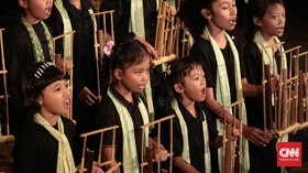 Jasa Daeng Soetigna Bikin Angklung Naik Kelas