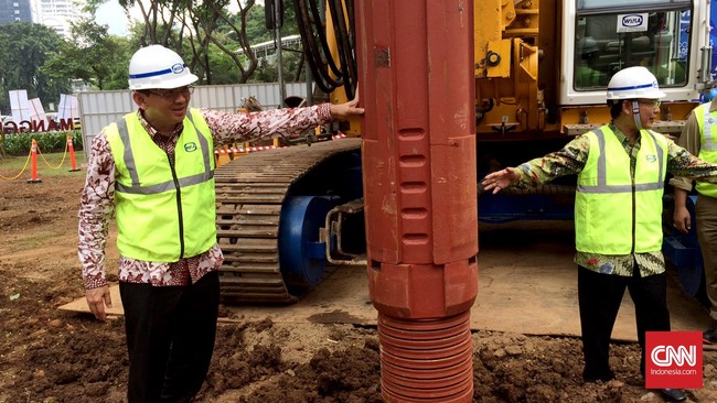 Penyerapan anggaran masih belum sesuai target. Banyak kontrak proyek infrastruktur yang baru dimulai pada Mei 2016 mendatag.