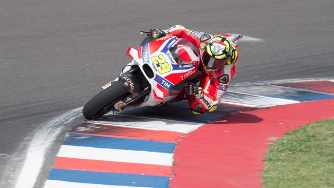 Di posisi kedua ditempati Marc Marquez dengan selisih 0,089 detik dari Iannone. Sementara Valentino Rossi berada di posisi kedelapan.