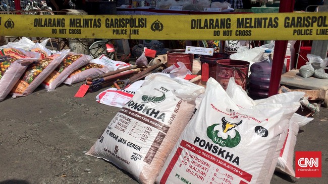 Menteri Pertanian Andi Amran menjelaskan pupuk ilegal yang didistribusikan para tersangka mencapai 4800 ton per tahun untuk 20 ribu hektare pertanian. 