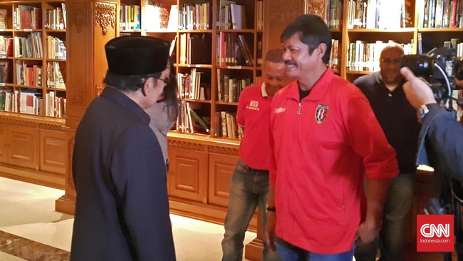 Melatih timnas Indonesia dianggap Indra Sjafri sebagai tanggung jawab kepada bangsa dan negara yang tak bisa ditolak.