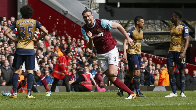 Penyerang West Ham United itu mencetak hattrick tercepat ke gawang Arsenal di Liga Primer Inggris musim ini dengan waktu tujuh menit, 14 detik.