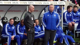 Hiddink Ungkap Faktor Kekalahan Chelsea