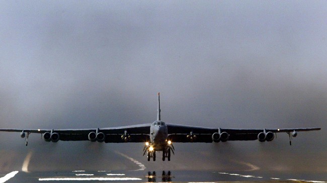 Serangan udara koalisi pimpinan Amerika Serikat menghancurkan tumpukan uang ISIS hingga senilai US$500 juta atau lebih dari Rp6 triliun.
