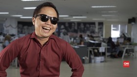 Semenit Intim Bersama Sandhy Sondoro