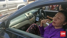 Ratna Sarumpaet Dianiaya Orang Misterius di Dalam Mobil