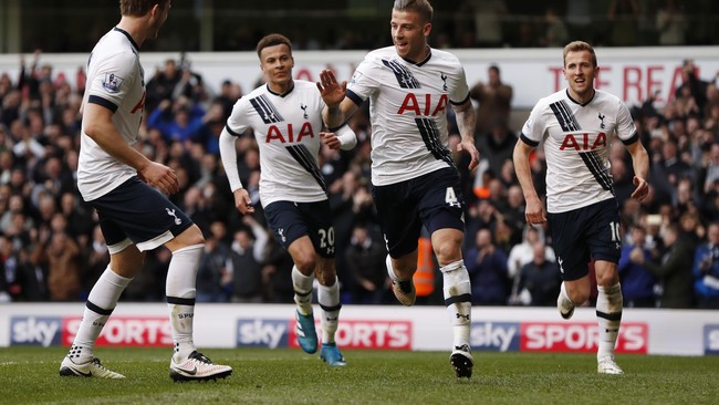 Cesc Fabregas disebut pengkhianat oleh suporter Arsenal, namun ia tetap tak ingin melihat Tottenham Hotspur juara musim ini.