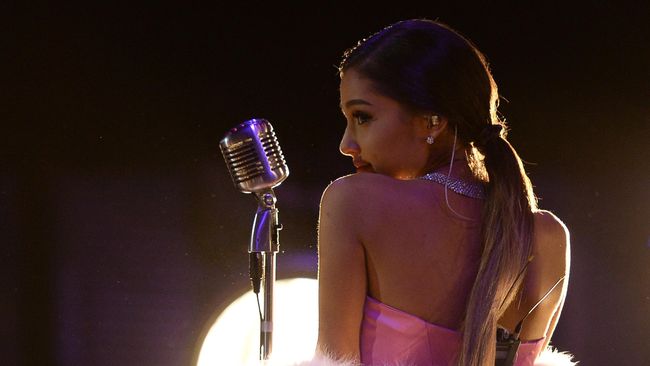 Beragam badai menerpa hubungan Ariana Grande dan Pete Davidson sebelum keduanya memutuskan berpisah. Beberapa tandanya pun terlihat publik.