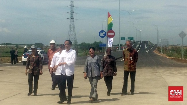 Pembangunan infrastruktur besar-besaran Jokowi lima tahun belakangan ini belum memberikan manfaat besar, walau sejumlah proyek sudah selesai.