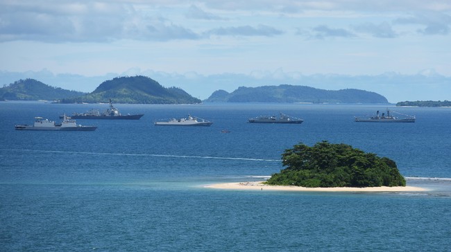 Bakamla hanya punya enam kapal meski bertugas mengawasi seluruh wilayah laut. Menkopolhukam Wiranto mempersilakan Bakamla berkoordinasi dengan AL.
