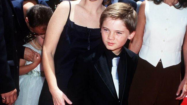 Jake Lloyd yang terkenal berkat perannya sebagai Anakin Skywalker cilik di film Star Wars: The Phantom Menace dilaporkan menderita gangguan kejiwaan.