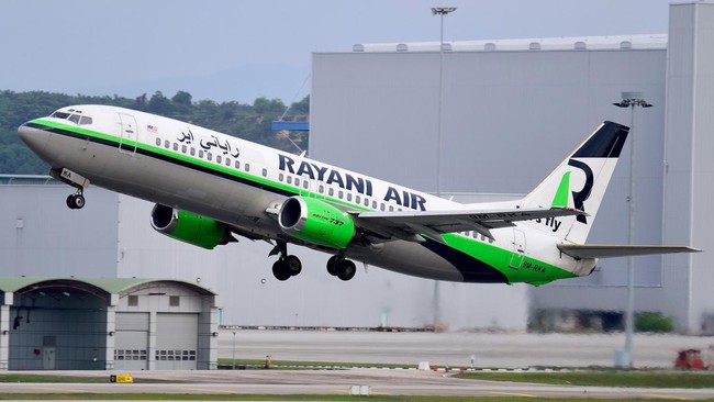 Belum lima bulan beroperasi, maskapai syariah Malaysia, Rayani Air ditangguhkan pekan ini. Hal ini dimanfaatkan oleh sejumlah maskapai seperti MAS dan AirAsia.