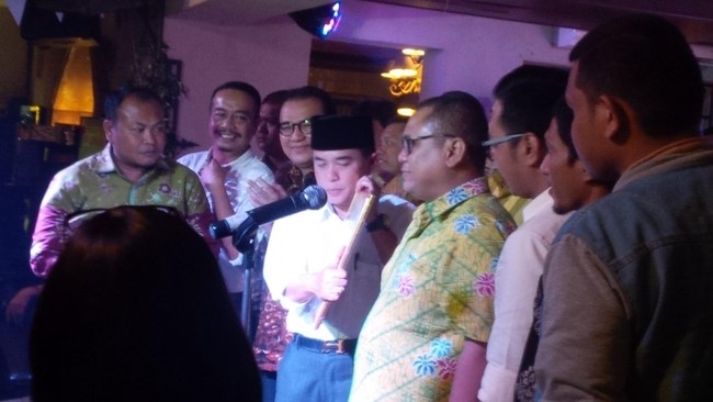 Akom sangat berterima kasih atas inisiatif rekan-rekan dari kalangan muda Partai Golkar yang telah memberi dukungan.