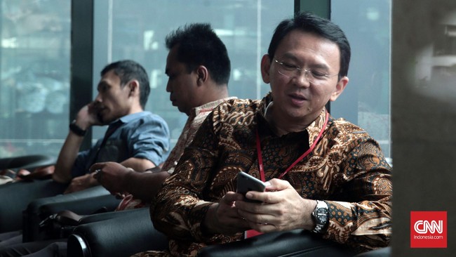 Ahok menyarankan agar Lulung memperjelas omongannya soal mengiris kuping. Ahok mempertanyakan seberapa banyak bagian kuping yang akan Lulung iris.